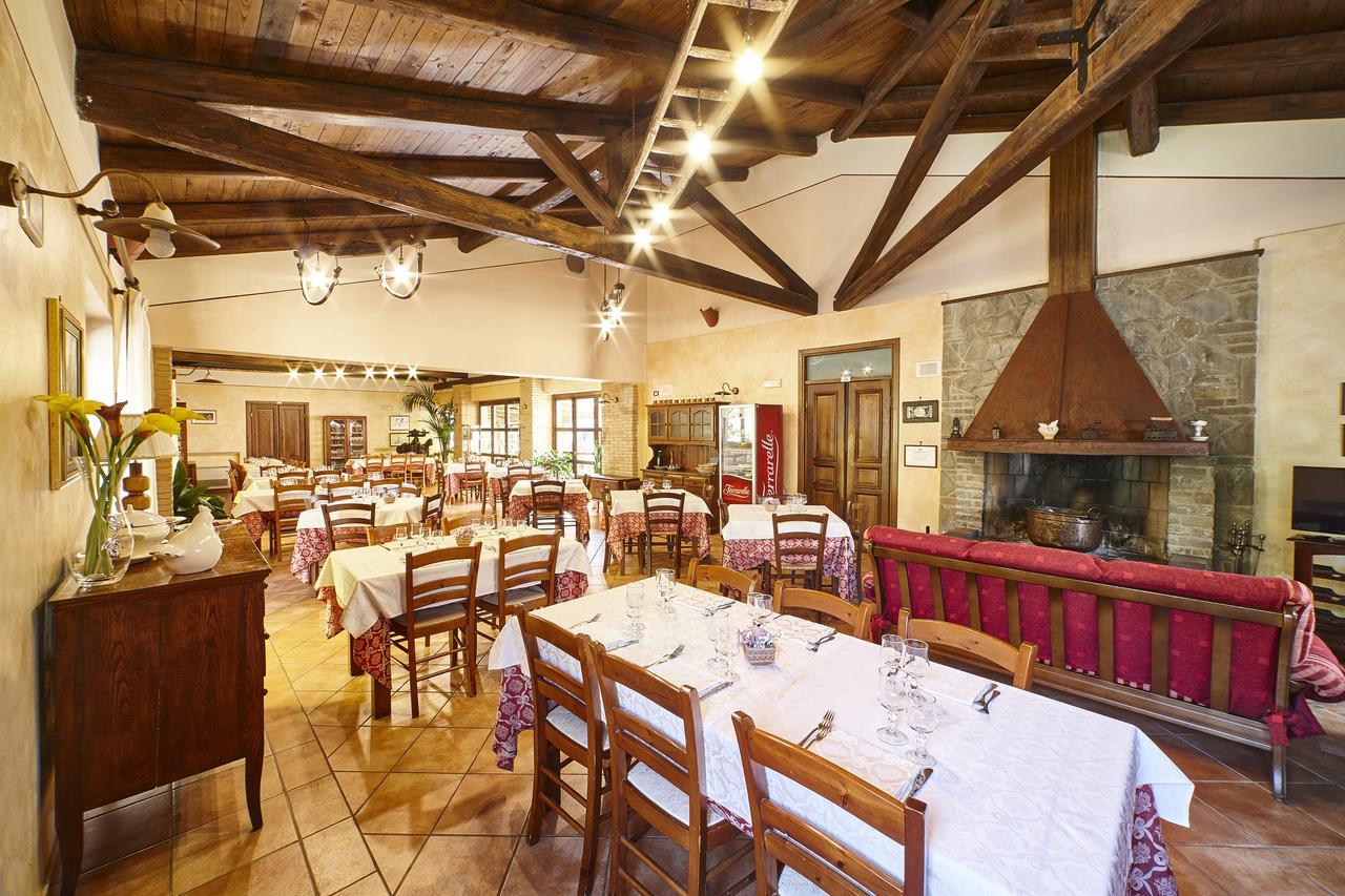 Agriturismo I Moresani カザール・ヴェリーノ エクステリア 写真